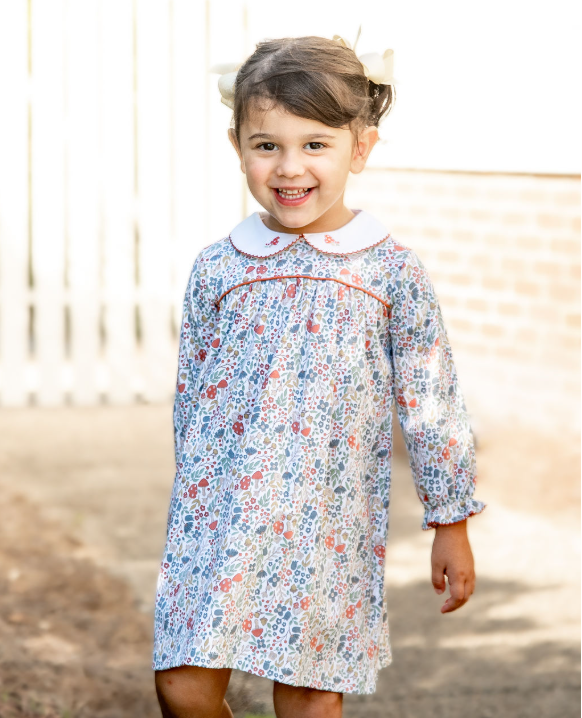 How to Select the Right Gown for Your Infant’s First Photoshoot